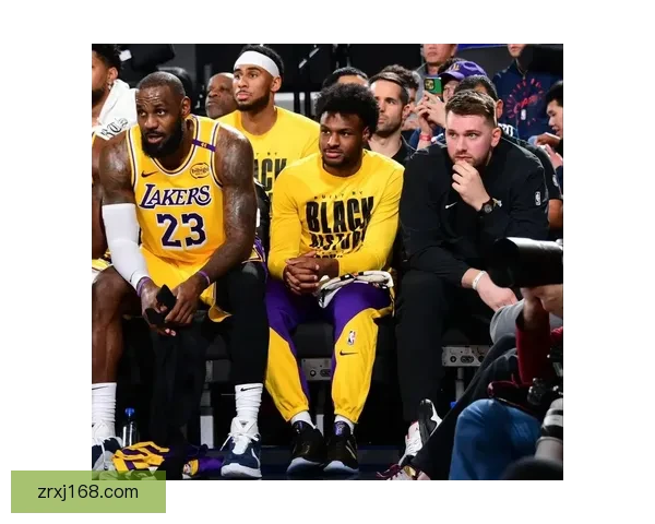 湖人喜迎双喜詹姆斯再封王东契奇创纪录锁定季后赛冲击总冠军