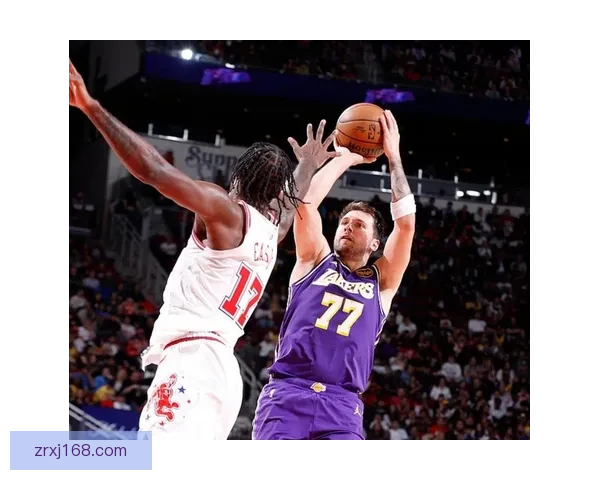 东契奇40分准三双创纪录力压詹姆斯全场最佳无詹姆斯难以取胜